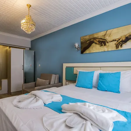Royal Family Hotell 3*